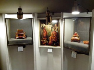 Eksponaty w Muzeum Bursztynu.